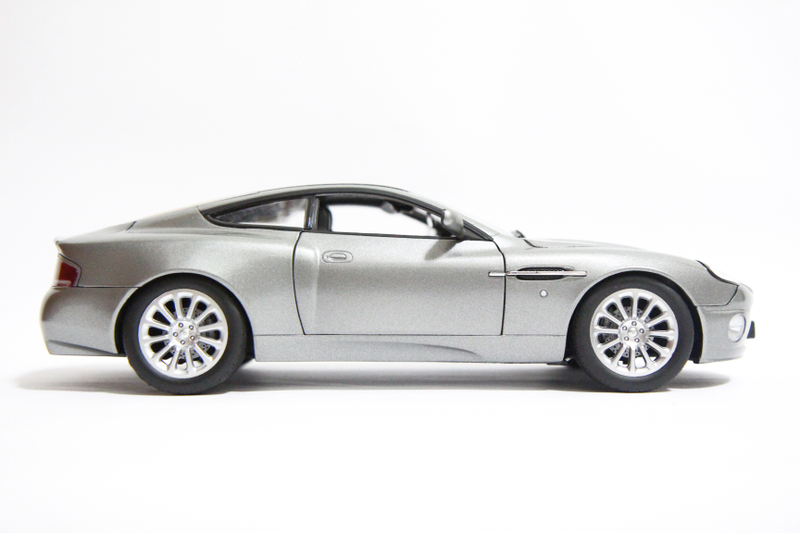 Illustration for article titled Beanstalk Aston Martin V12 Vanquish: Review